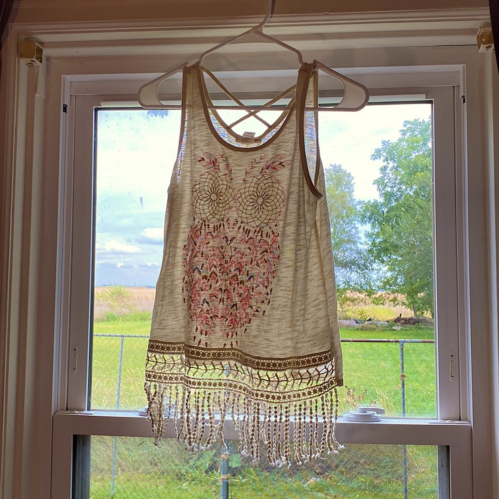Large cream tank top with owl on it.